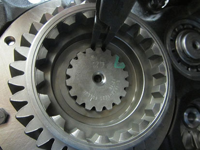 _Graphics/Web/TRSM0970_Main Case Counter Shaft Installation 30.jpg